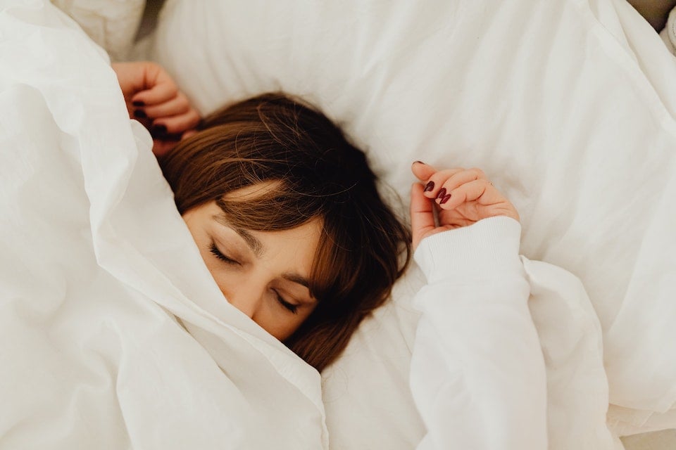 5 trucuri pentru a face patul mai confortabil și relaxant
